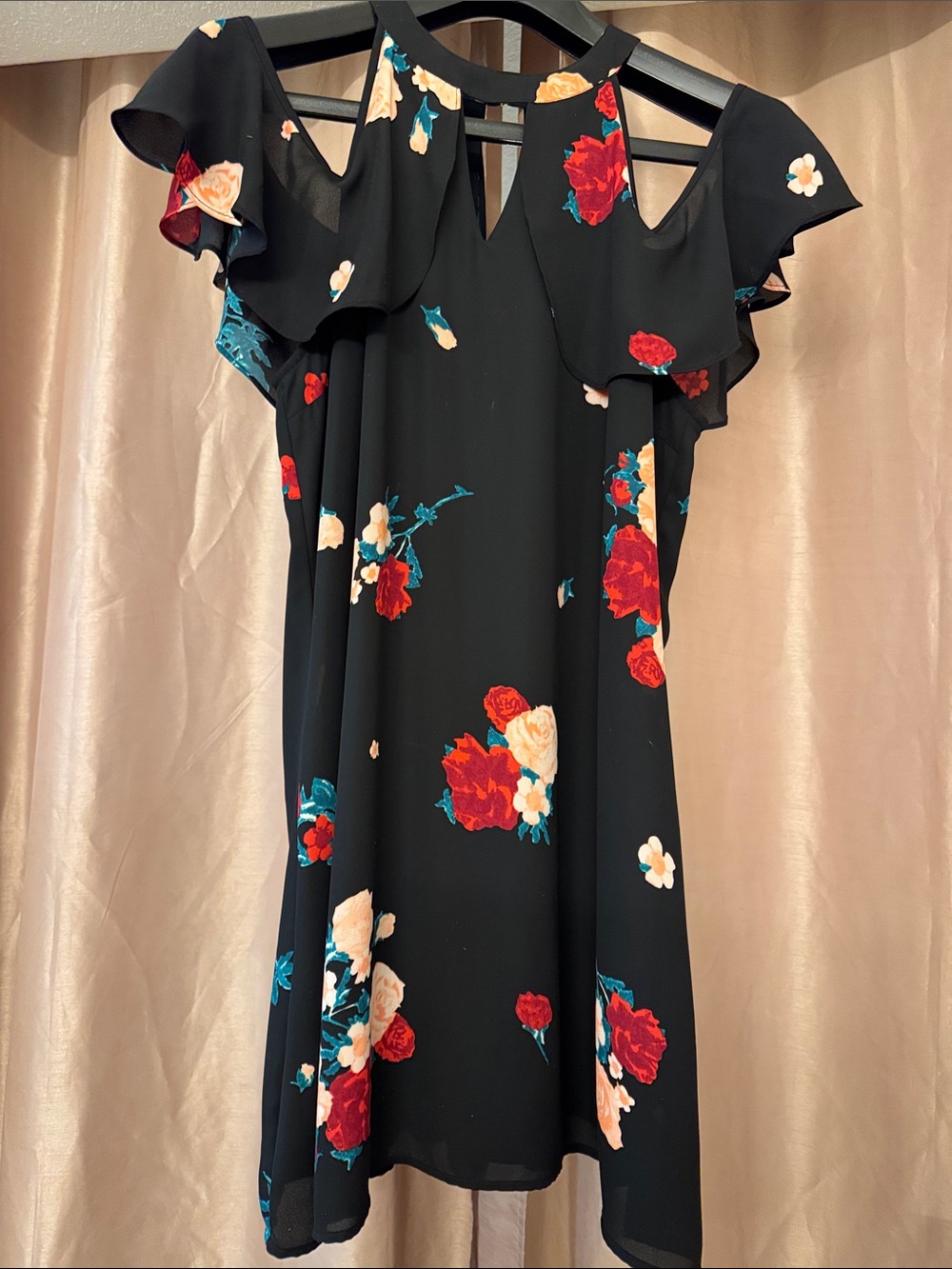 Candie's Black Cold-Shoulder Floral Shift Dress with Red & Pink Flowers